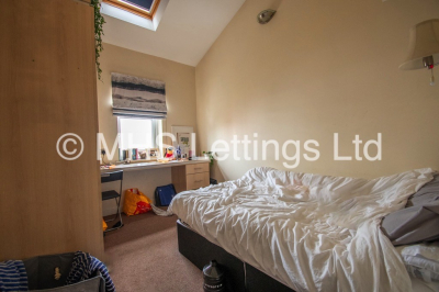 Thumbnail photo of 3 Bedroom Flat in Flat 16, Broomfield Crescent, Leeds, LS6 3DD