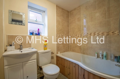 Thumbnail photo of 3 Bedroom Flat in Flat 16, Broomfield Crescent, Leeds, LS6 3DD