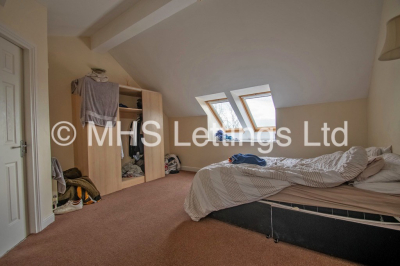 Thumbnail photo of 3 Bedroom Flat in Flat 16, Broomfield Crescent, Leeds, LS6 3DD