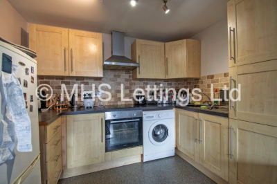 Thumbnail photo of 3 Bedroom Flat in Flat 24, Broomfield Crescent, Leeds, LS6 3DD