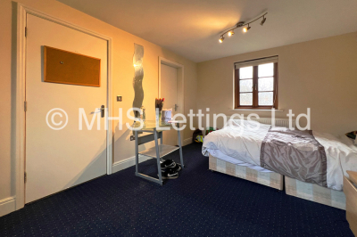 Thumbnail photo of 3 Bedroom Apartment in 2 Railway Apartments, Leeds, LS5 3GY