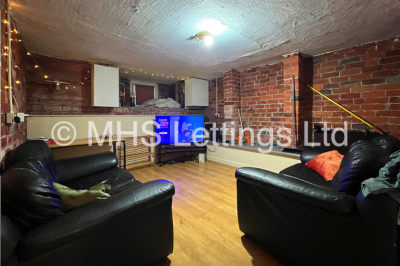Thumbnail photo of 4 Bedroom Mid Terraced House in 16 Newport View, Leeds, LS6 3BX