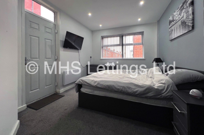 Thumbnail photo of 2 Bedroom Apartment in Flat 1, 12 Noster Hill, Leeds, LS11 8QE