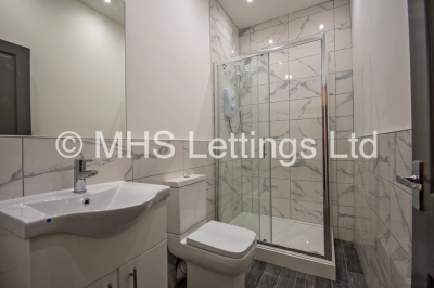 Thumbnail photo of 3 Bedroom Apartment in Flat 2, 12 Noster Hill, Leeds, LS11 8QE