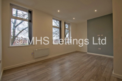Thumbnail photo of 3 Bedroom Apartment in Flat 2, 12 Noster Hill, Leeds, LS11 8QE