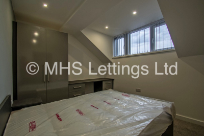 Thumbnail photo of 3 Bedroom Apartment in Flat 2, 12 Noster Hill, Leeds, LS11 8QE