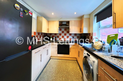 Thumbnail photo of 3 Bedroom Apartment in Flat 14, Welton Road, Leeds, LS6 1EE