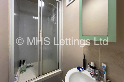 Thumbnail photo of 3 Bedroom Apartment in Flat 14, Welton Road, Leeds, LS6 1EE