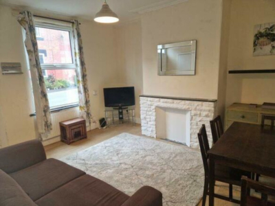 Thumbnail photo of 2 Bedroom Mid Terraced House in 35 Harold Mount, Leeds, LS6 1PW