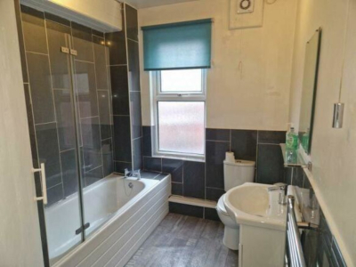 Thumbnail photo of 2 Bedroom Mid Terraced House in 35 Harold Mount, Leeds, LS6 1PW