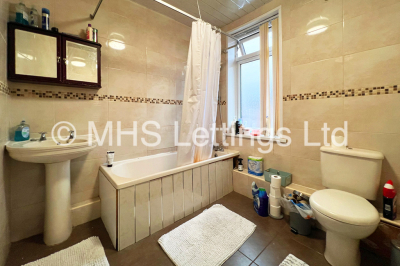 Thumbnail photo of 4 Bedroom Mid Terraced House in 1 Wrangthorn Place, Leeds, LS6 1HB
