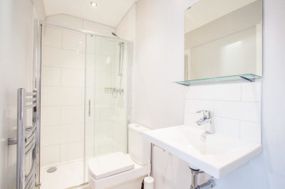 Thumbnail photo of 6 Bedroom Mid Terraced House in 33 Headingley Avenue, Leeds, LS6 3ER
