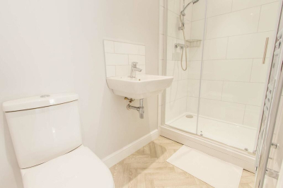 Thumbnail photo of 6 Bedroom Mid Terraced House in 33 Headingley Avenue, Leeds, LS6 3ER