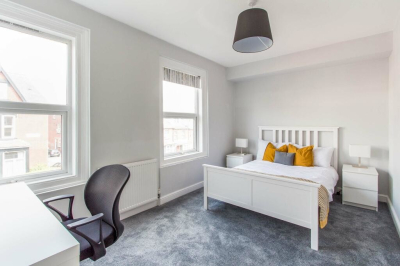 Thumbnail photo of 6 Bedroom Mid Terraced House in 33 Headingley Avenue, Leeds, LS6 3ER