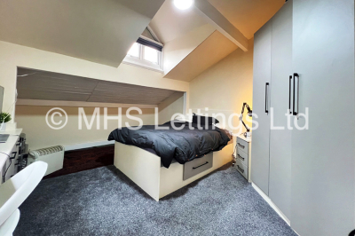 Thumbnail photo of 6 Bedroom Mid Terraced House in Ash Grove, Leeds, LS6 1AY