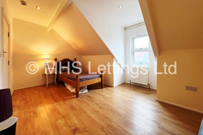 Thumbnail photo of 4 Bedroom Mid Terraced House in 322 York Road, Leeds, LS9 9DN