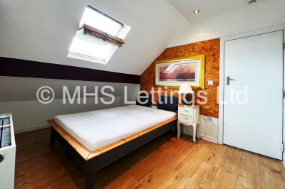 Thumbnail photo of 4 Bedroom Mid Terraced House in 322 York Road, Leeds, LS9 9DN
