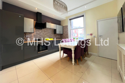Thumbnail photo of 4 Bedroom Mid Terraced House in 322 York Road, Leeds, LS9 9DN