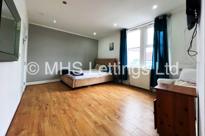 Thumbnail photo of 4 Bedroom Mid Terraced House in 322 York Road, Leeds, LS9 9DN