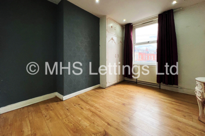 Thumbnail photo of 4 Bedroom Mid Terraced House in 322 York Road, Leeds, LS9 9DN