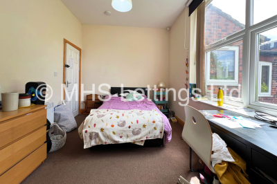 Thumbnail photo of 3 Bedroom Flat in Ground Floor Flat, 146 Woodsley Road, Leeds, LS2 9LZ