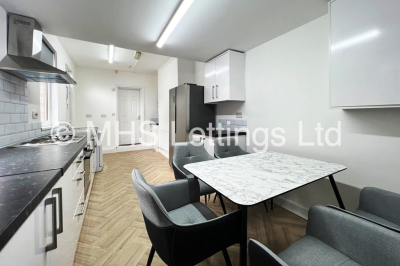 Thumbnail photo of 5 Bedroom Mid Terraced House in 33 Broomfield Crescent, Leeds, LS6 3DD