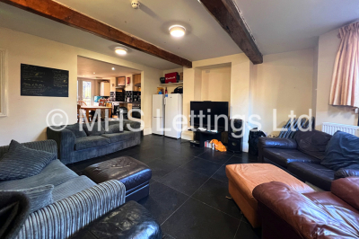 Thumbnail photo of 9 Bedroom Mid Terraced House in 20 Regent Park Avenue, Leeds, LS6 2AU