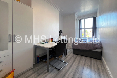 Thumbnail photo of 8 Bedroom Mid Terraced House in 121 Brudenell Road, Leeds, LS6 1JD