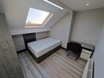 Thumbnail photo of 8 Bedroom Mid Terraced House in 121 Brudenell Road, Leeds, LS6 1JD