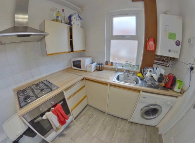 Thumbnail photo of 6 Bedroom Mid Terraced House in 76 Queens Road, Leeds, LS6 1HU
