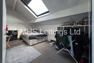 Thumbnail photo of 6 Bedroom Mid Terraced House in 76 Queens Road, Leeds, LS6 1HU