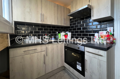 Thumbnail photo of 8 Bedroom Mid Terraced House in 237 Hyde Park Road, Leeds, LS6 1AG