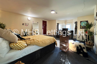 Thumbnail photo of 8 Bedroom Mid Terraced House in 37 Regent Park Terrace, Leeds, LS6 2AX