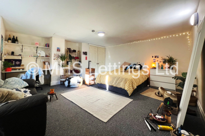 Thumbnail photo of 8 Bedroom Mid Terraced House in 37 Regent Park Terrace, Leeds, LS6 2AX