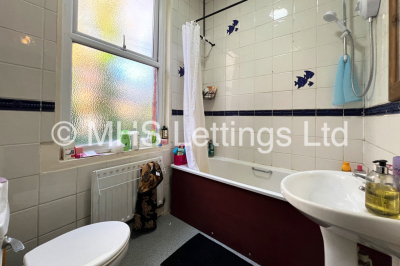 Thumbnail photo of 8 Bedroom Mid Terraced House in 37 Regent Park Terrace, Leeds, LS6 2AX