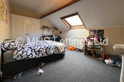 Thumbnail photo of 8 Bedroom Mid Terraced House in 37 Regent Park Terrace, Leeds, LS6 2AX