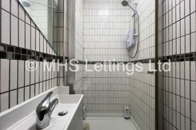 Thumbnail photo of 6 Bedroom Mid Terraced House in 88 Harold Terrace, Leeds, LS6 1LD