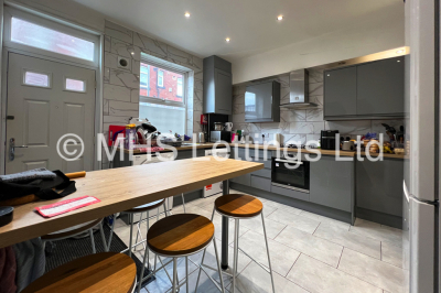 Thumbnail photo of 6 Bedroom Mid Terraced House in 88 Harold Terrace, Leeds, LS6 1LD