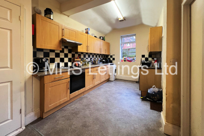 Thumbnail photo of 6 Bedroom Mid Terraced House in 46 Victoria Road, Leeds, LS6 1DL
