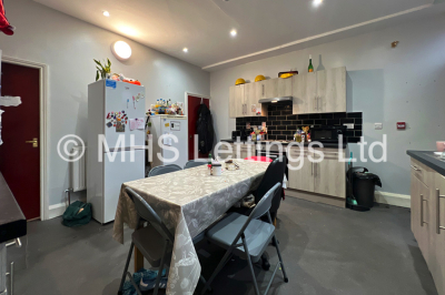 Thumbnail photo of 6 Bedroom Mid Terraced House in 21 Brudenell View, Leeds, LS6 1HG