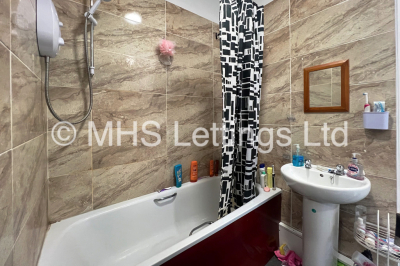 Thumbnail photo of 6 Bedroom Mid Terraced House in 21 Brudenell View, Leeds, LS6 1HG