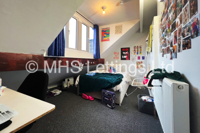 Thumbnail photo of 6 Bedroom Mid Terraced House in 21 Brudenell View, Leeds, LS6 1HG