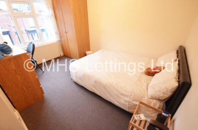 Thumbnail photo of 4 Bedroom Mid Terraced House in 3 Manor Terrace, Leeds, LS6 1BU