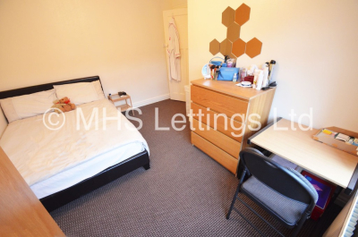 Thumbnail photo of 4 Bedroom Mid Terraced House in 3 Manor Terrace, Leeds, LS6 1BU