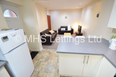 Thumbnail photo of 4 Bedroom Mid Terraced House in 3 Manor Terrace, Leeds, LS6 1BU
