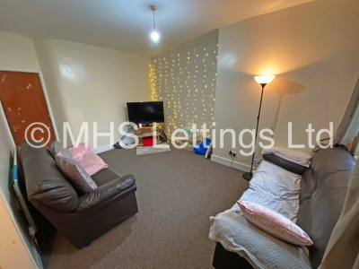 Thumbnail photo of 5 Bedroom Mid Terraced House in 20 Mayville Terrace, Leeds, LS6 1NB