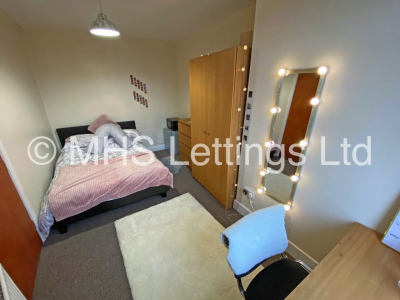 Thumbnail photo of 5 Bedroom Mid Terraced House in 20 Mayville Terrace, Leeds, LS6 1NB