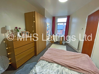 Thumbnail photo of 5 Bedroom Mid Terraced House in 20 Mayville Terrace, Leeds, LS6 1NB