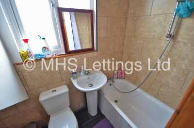 Thumbnail photo of 7 Bedroom Mid Terraced House in 47 Richmond Avenue, Leeds, LS6 1DB