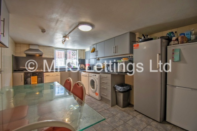 Thumbnail photo of 7 Bedroom Mid Terraced House in 47 Richmond Avenue, Leeds, LS6 1DB